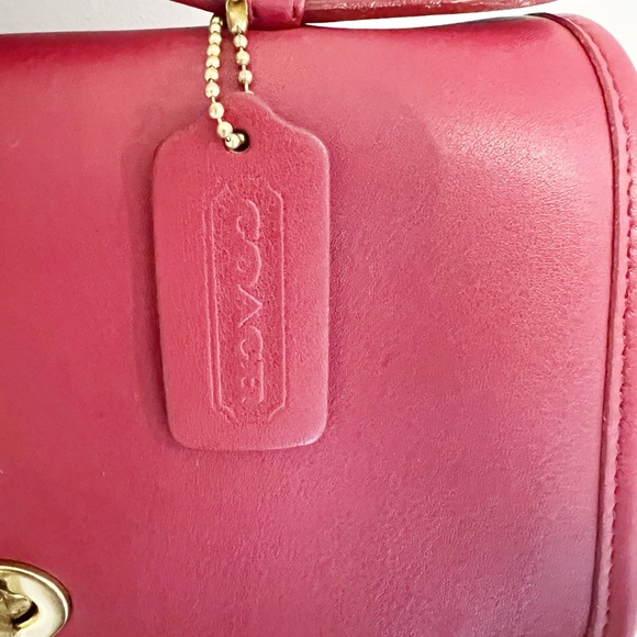 Coach Court Vintage Crossbody Bag Color Red 9870 - Picture 6 of 15